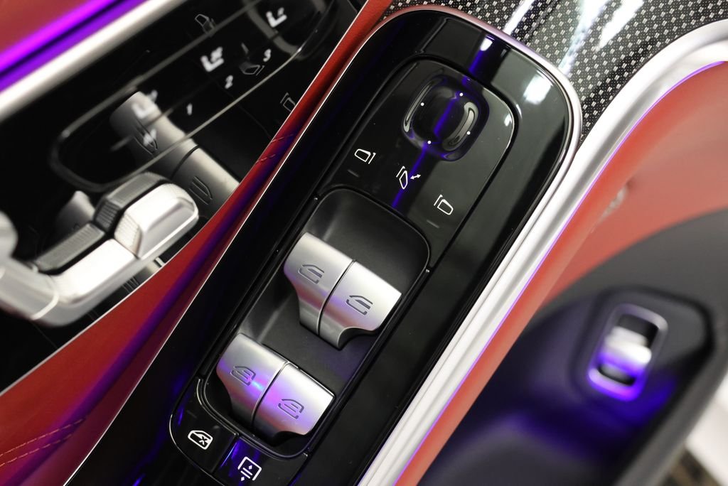 New 2026 MANUFAKTUR Moonlight White Metallic Mercedes-Benz S 63 E AMG® image 35