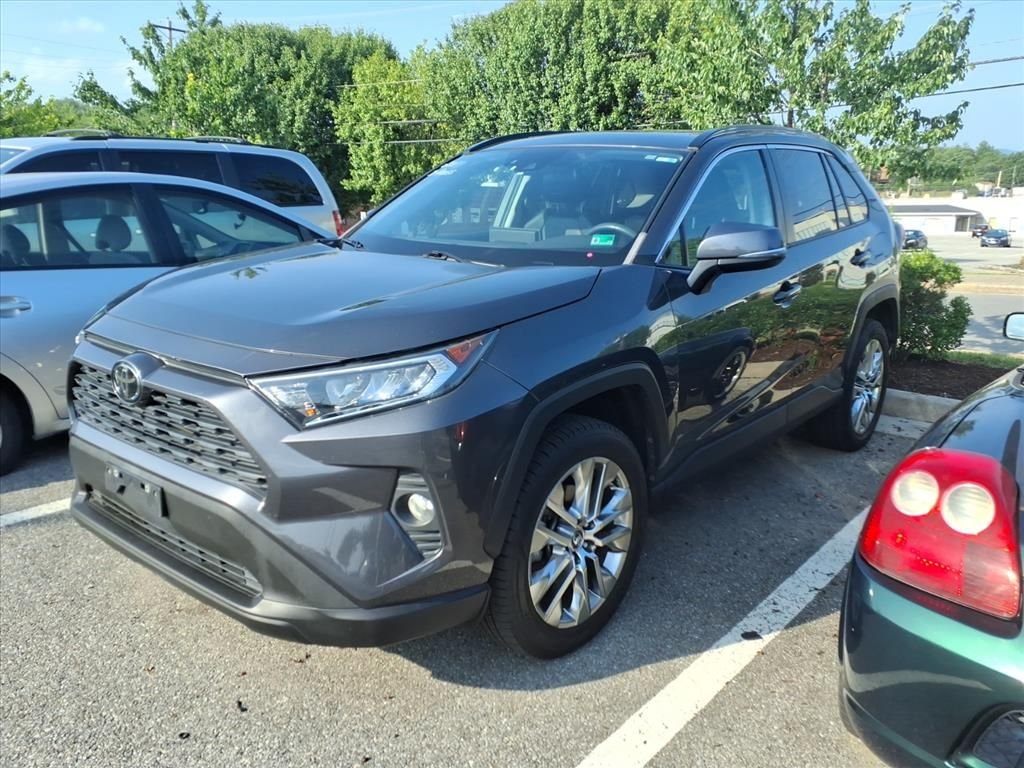 Certified Used 2020 Gray Toyota XLE Premium image 3
