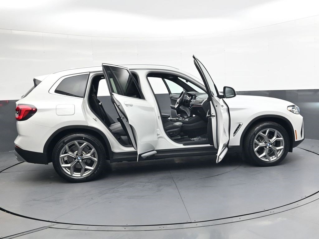 Used 2024 White Metallic BMW xDrive30i image 34
