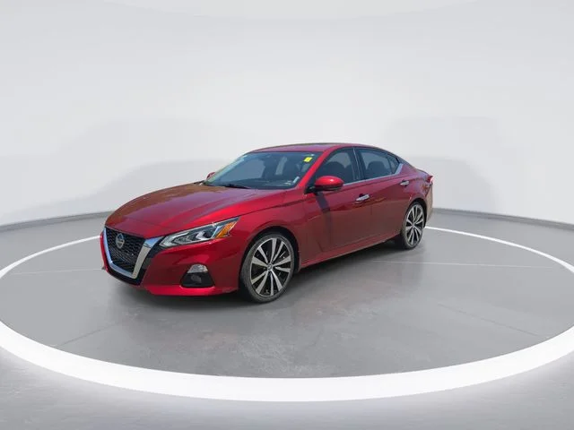 Used 2020 Red Nissan 2.5 Platinum image 4