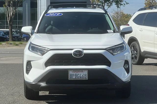 Used 2019 White Toyota XLE image 9