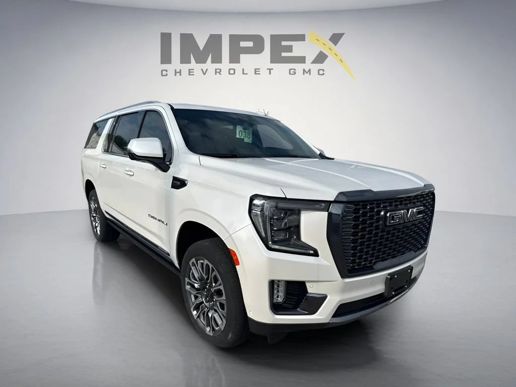 Used 2024 White Frost Tricoat GMC Denali Ultimate image 5
