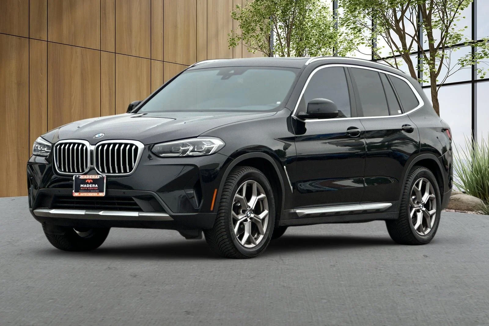 Used 2022 Black BMW xDrive30i image 8