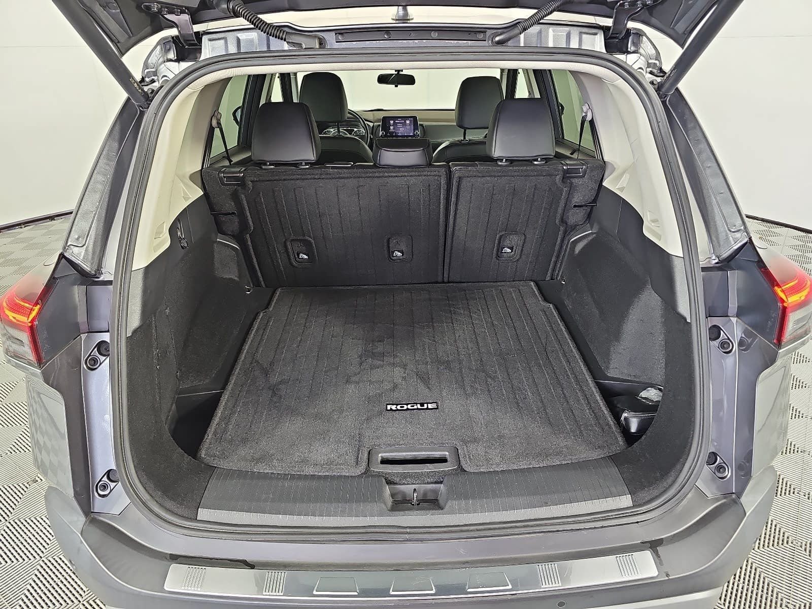Used 2022 Gray Nissan SV image 12