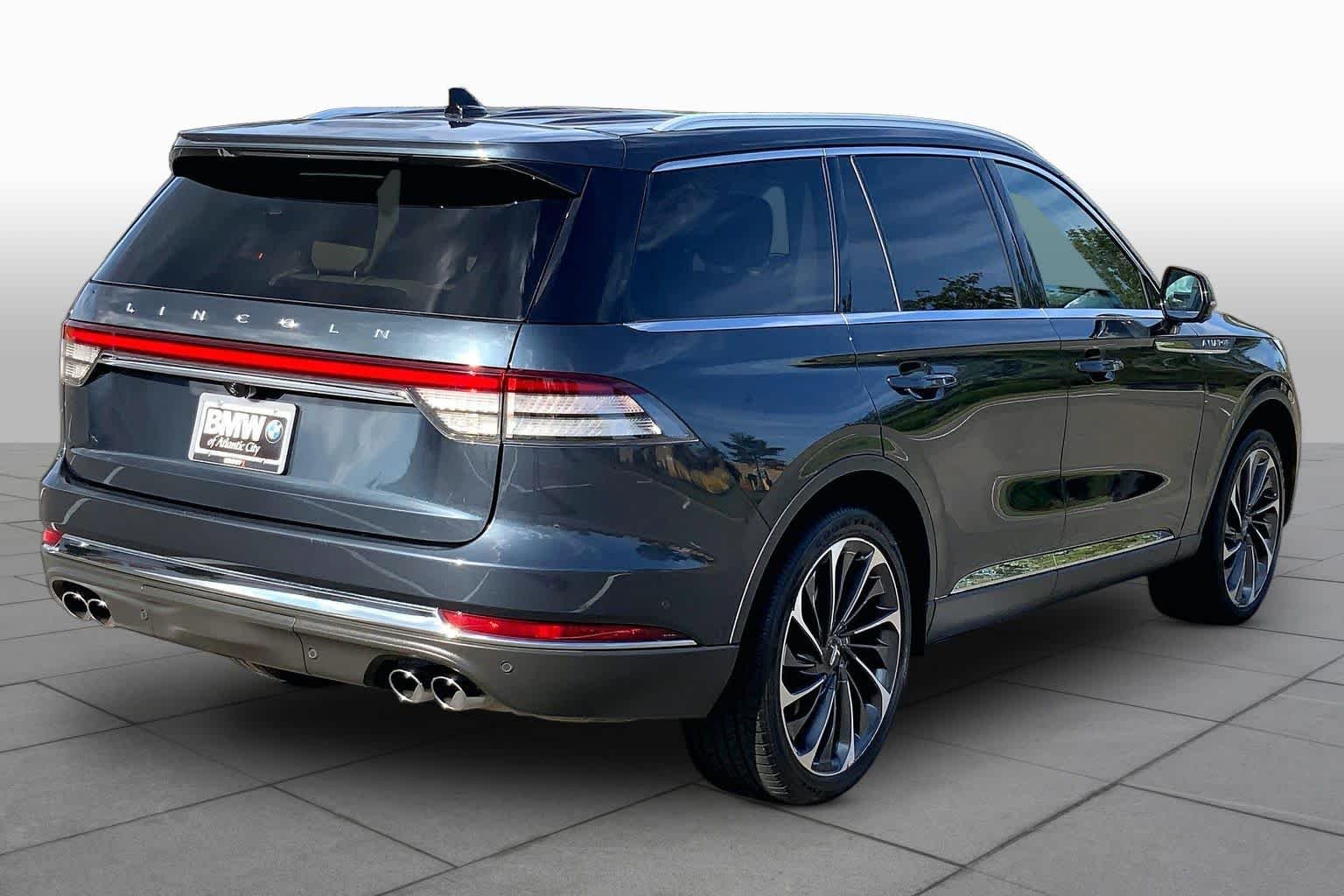 Used 2022 Flight Blue Lincoln Reserve image 12