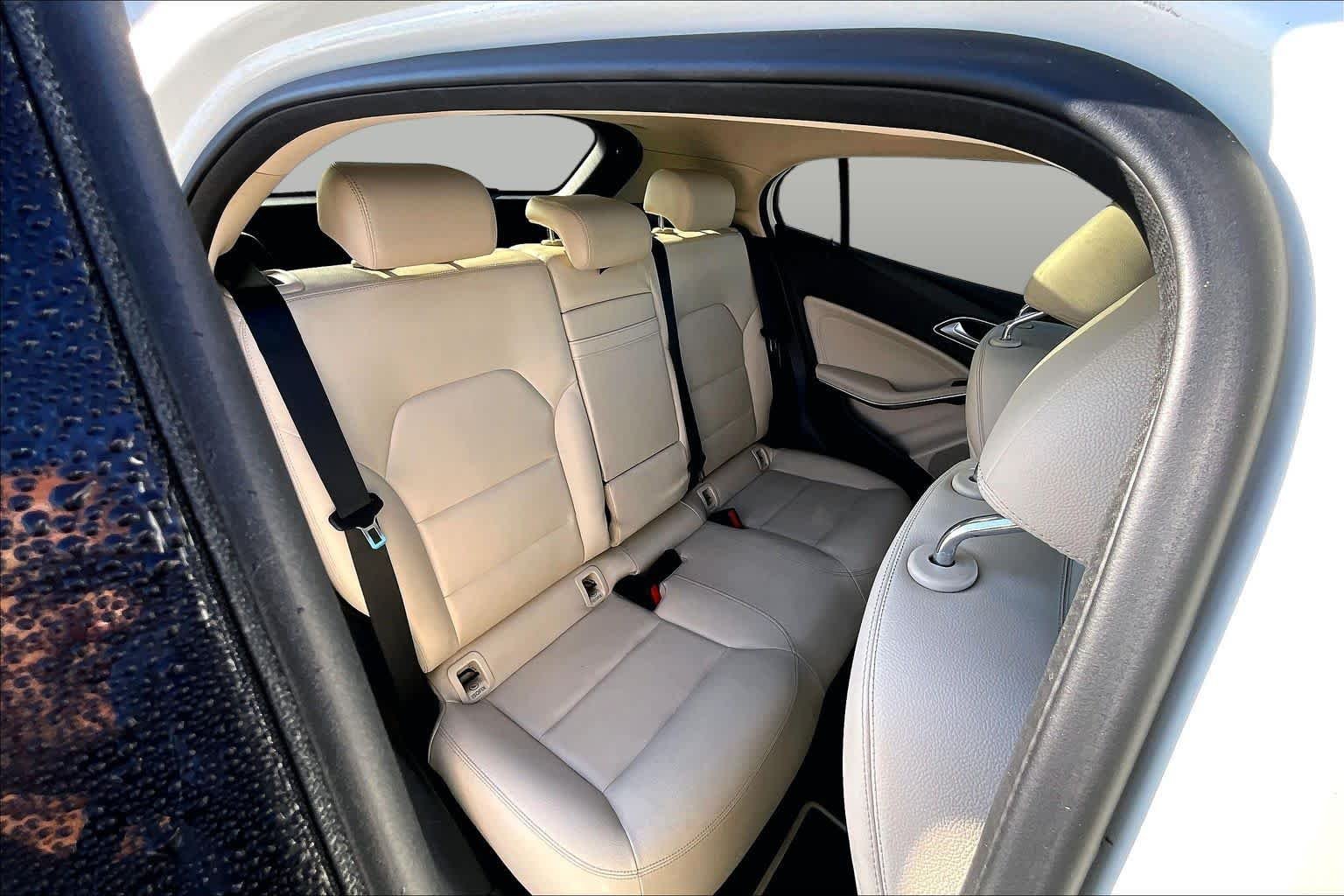 Used 2017 Cirrus White Mercedes-Benz GLA 250 image 20