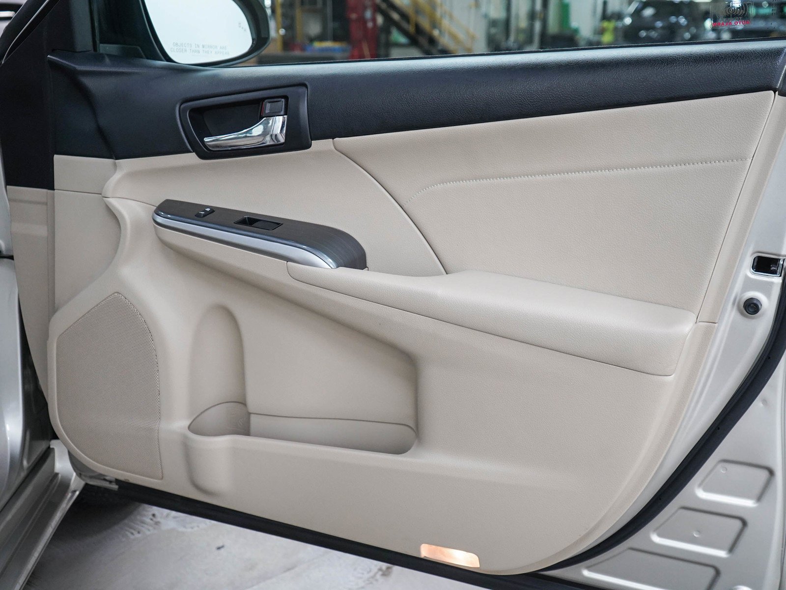 Used 2014 Creme Brulee Mica Toyota 4dr Sdn XLE (Natl) *Ltd Avail* image 11
