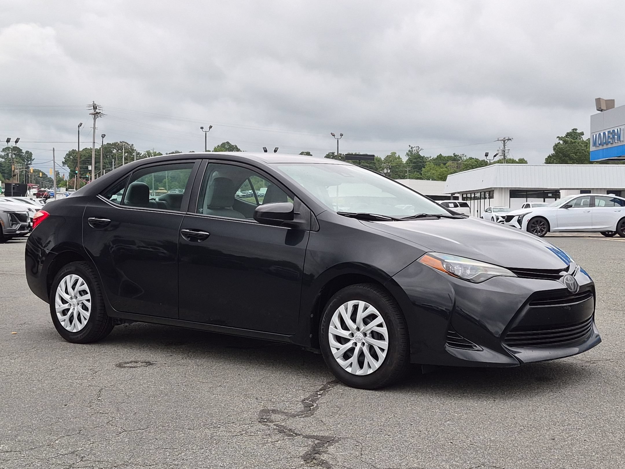 Used 2018  Toyota L image 7