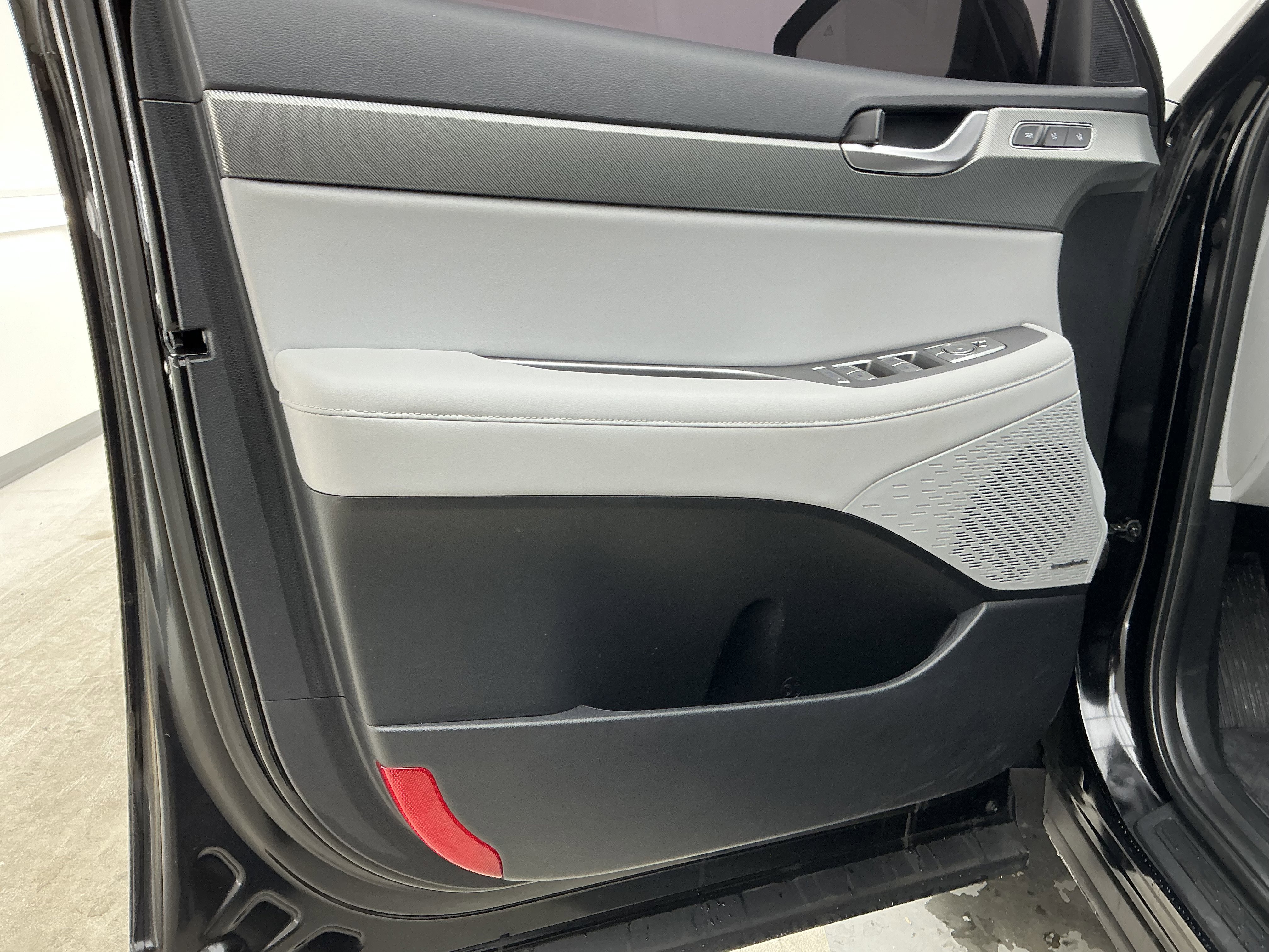 Certified Used 2023 Abyss Black Pearl Hyundai SEL image 15