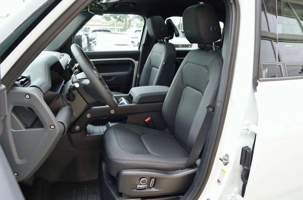 New 2026 Fuji White Land Rover X-Dynamic SE image 12