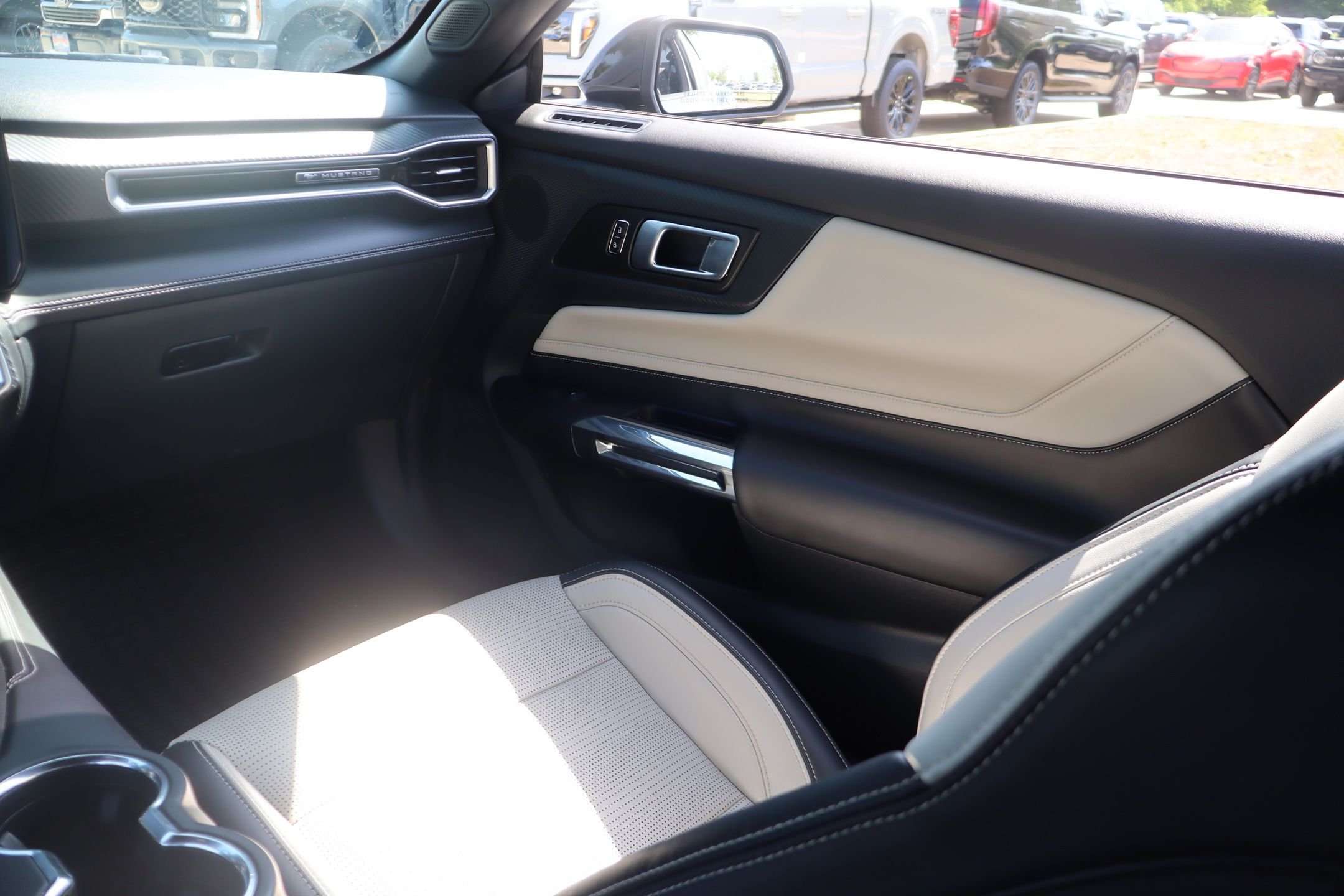 Used 2024 Gray Metallic Ford GT Premium image 22