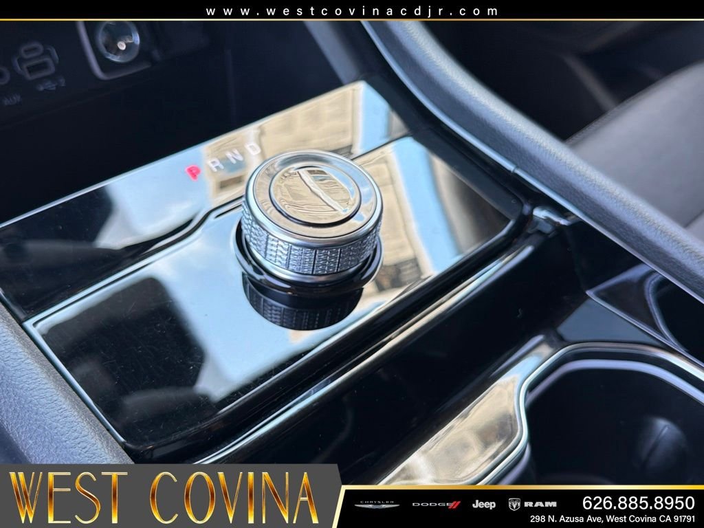 Used 2023 Silver Jeep Limited image 27