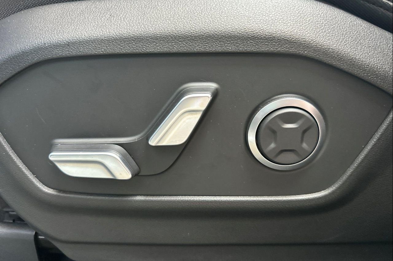 2026 Hyundai Santa Fe Limited - Photo 13