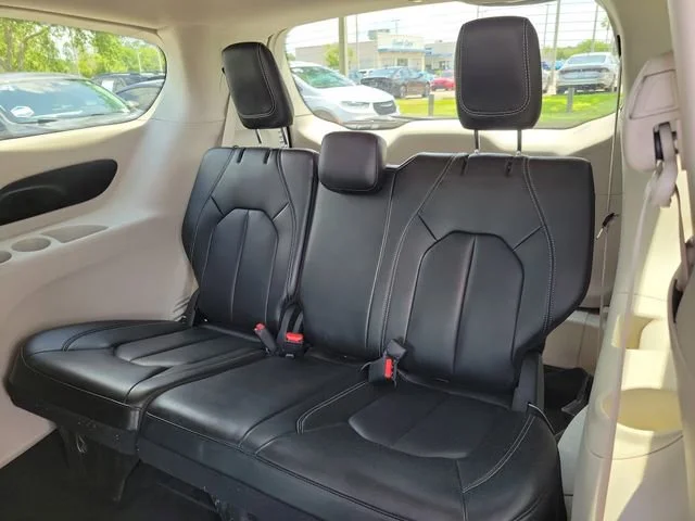 2023 Chrysler Pacifica Touring L - Photo 18