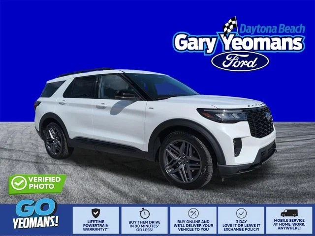 New 2026 Star White Metallic Tri-Coat Ford ST-Line image 1