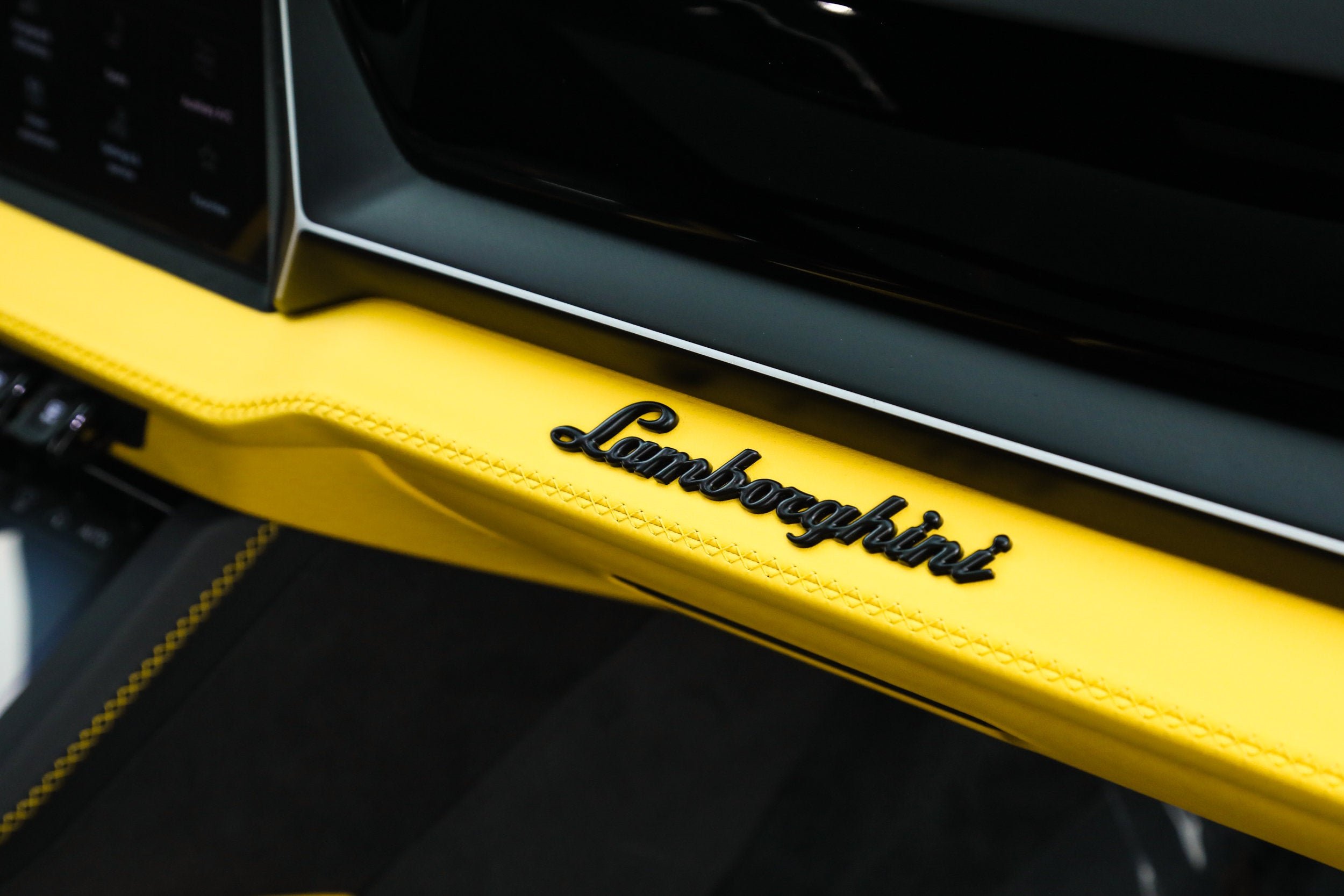 Used 2025 Yellow Lamborghini SE image 16