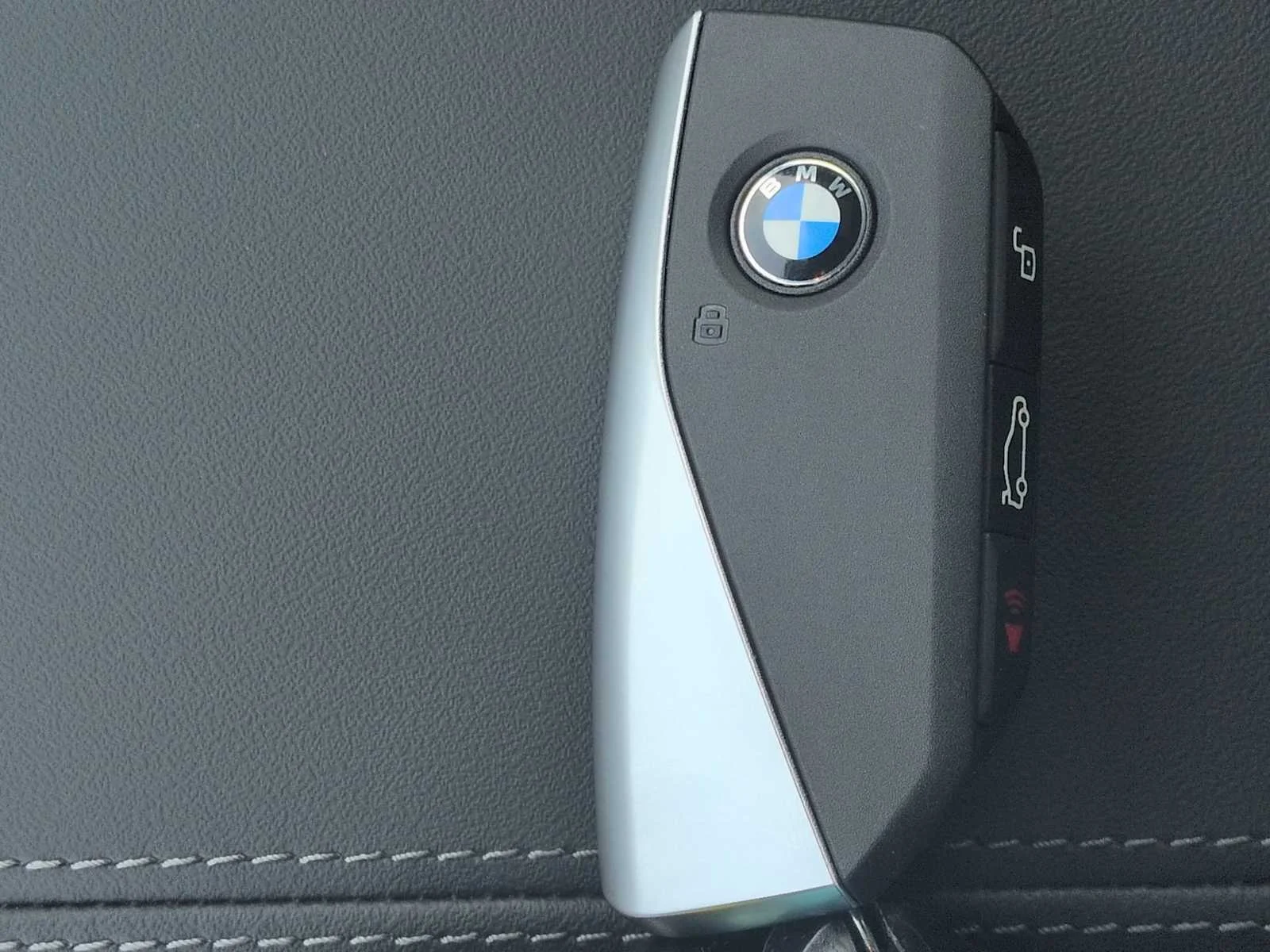 Used 2026 Black Sapphire Metallic BMW xDrive28i image 37
