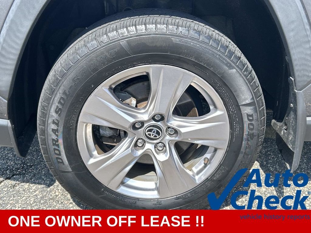 Used 2022 Gray Toyota XLE image 9