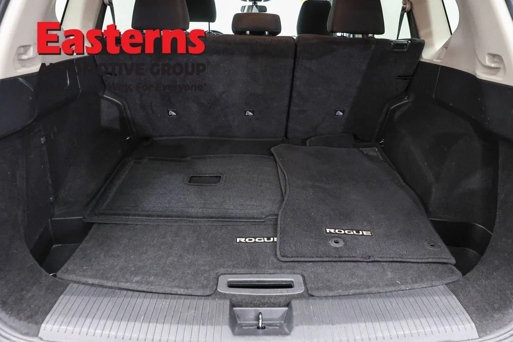 Used 2024 Gray Nissan S image 9