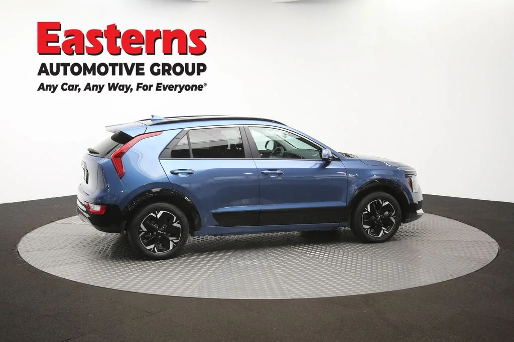 Used 2023 Blue Kia Wind image 42