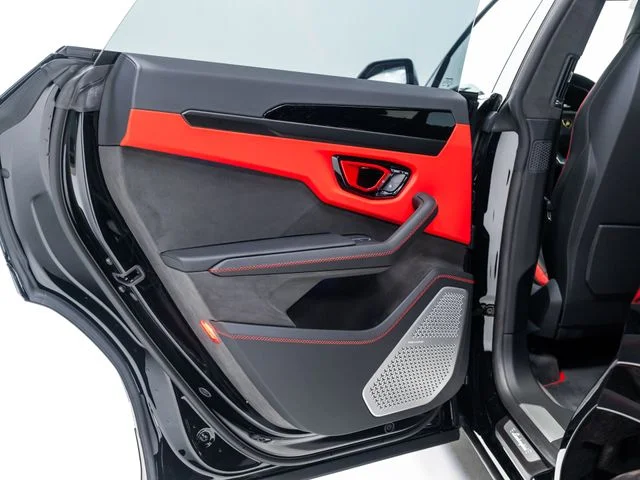 Used 2025 Black Lamborghini SE image 55