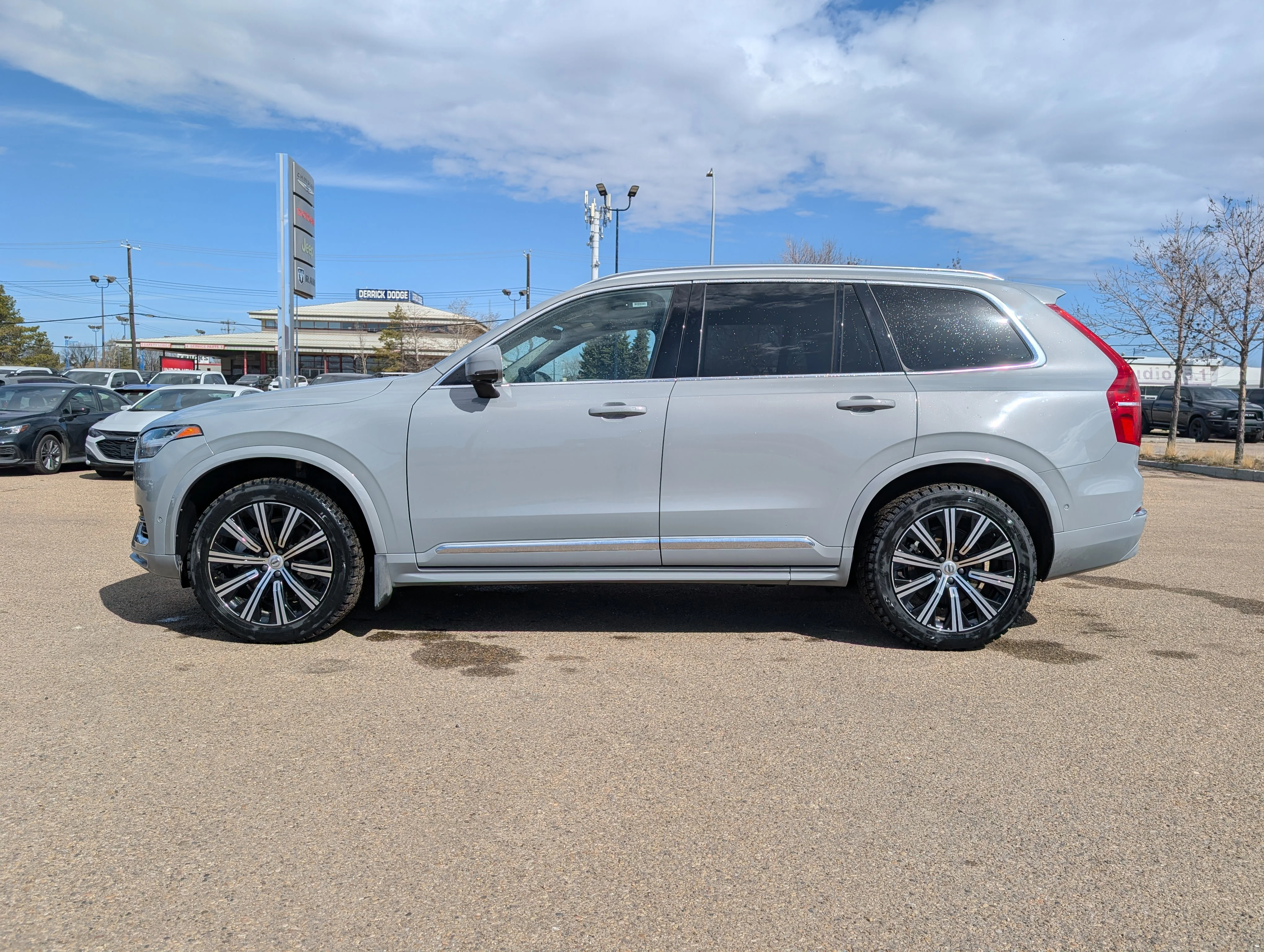 Used 2024 Crystal White Metallic Volvo Plus Bright Theme image 3