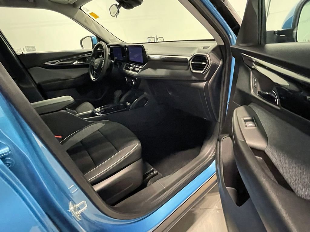 Used 2025 Marina Blue Metallic Chevrolet LT image 24