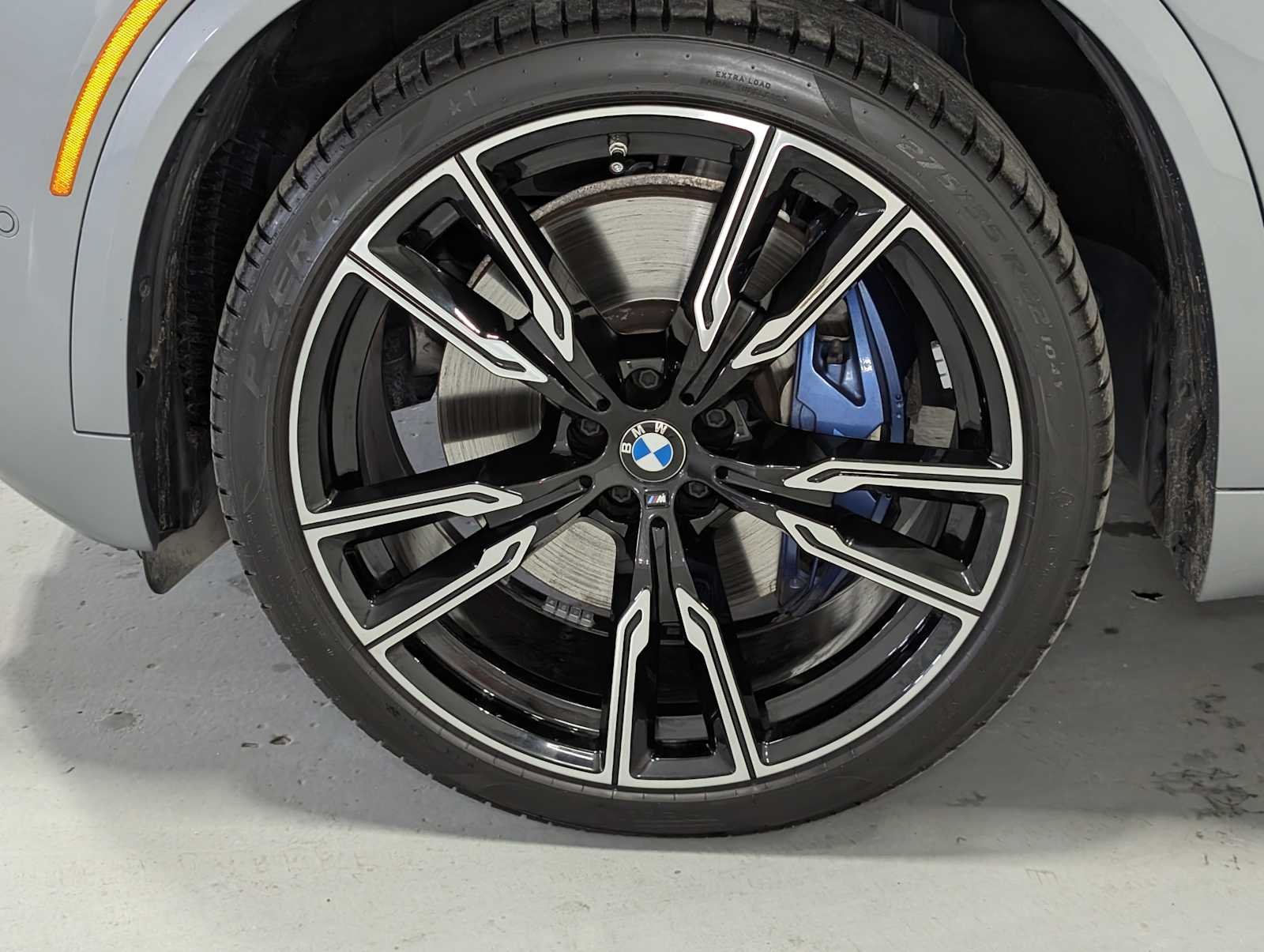 Used 2025 Skyscraper Grey Metallic BMW M60i image 3