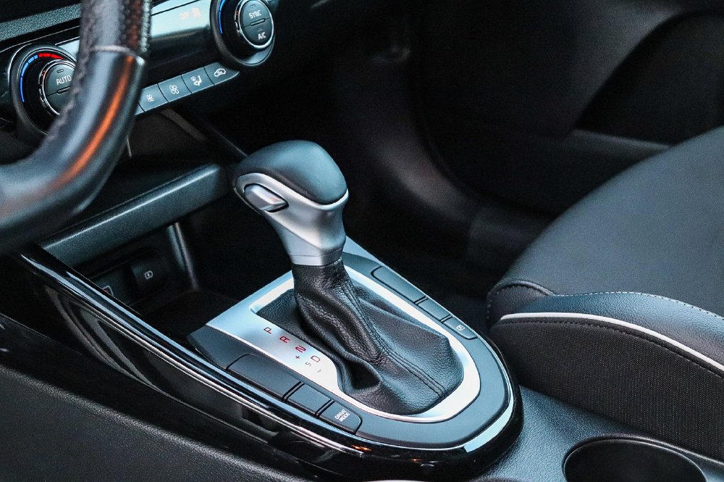 Used 2022 Snow White Pearl Kia GT-Line image 22