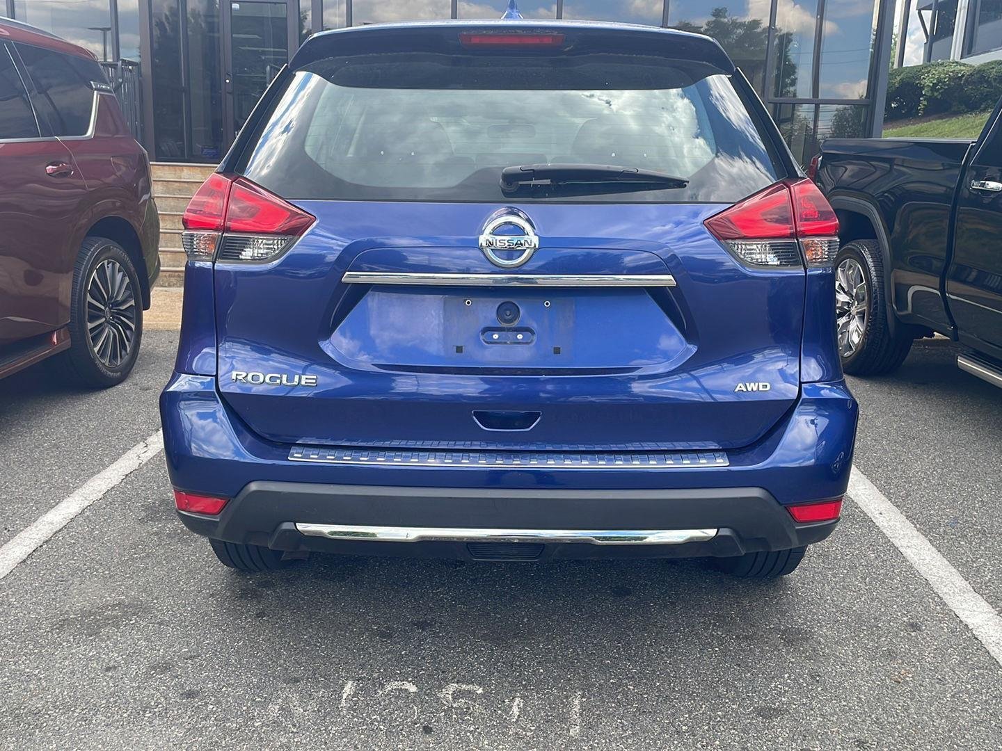 Used 2018 Caspian Blue Nissan S image 4