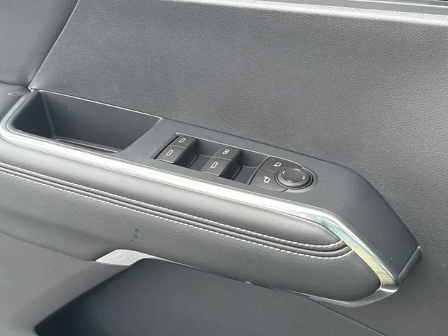 New 2026 Glacier White Tricoat GMC Elevation image 23