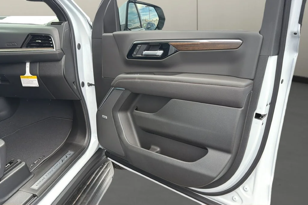 New 2026 Polar White Tricoat Chevrolet High Country image 17
