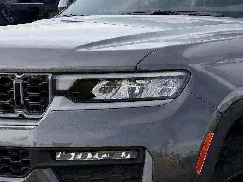 New 2026 Baltic Gray Metallic Clear-Coat Exterior Paint Jeep Limited image 87