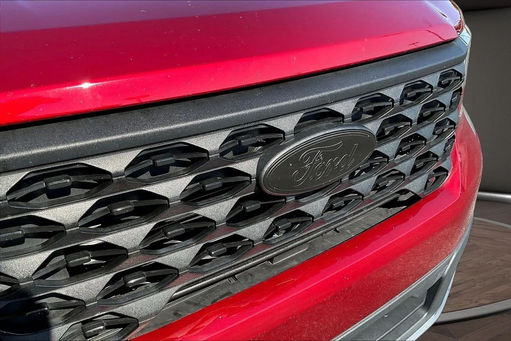 Used 2025 Red Ford XLT image 36