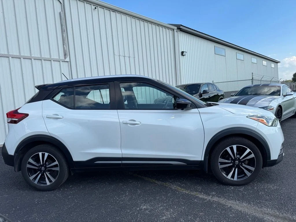 Used 2019 White Nissan SR image 8