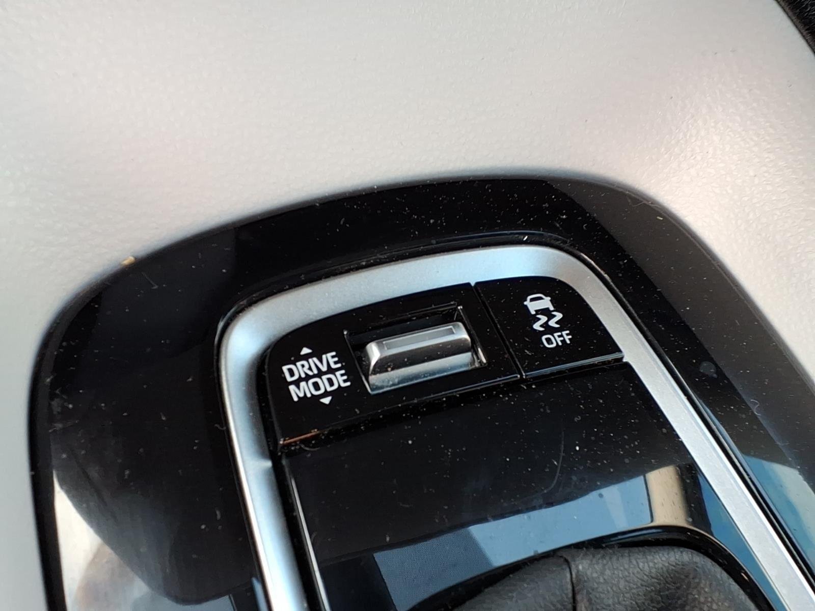 Used 2025 Ruby Flare Pearl Toyota SE image 5