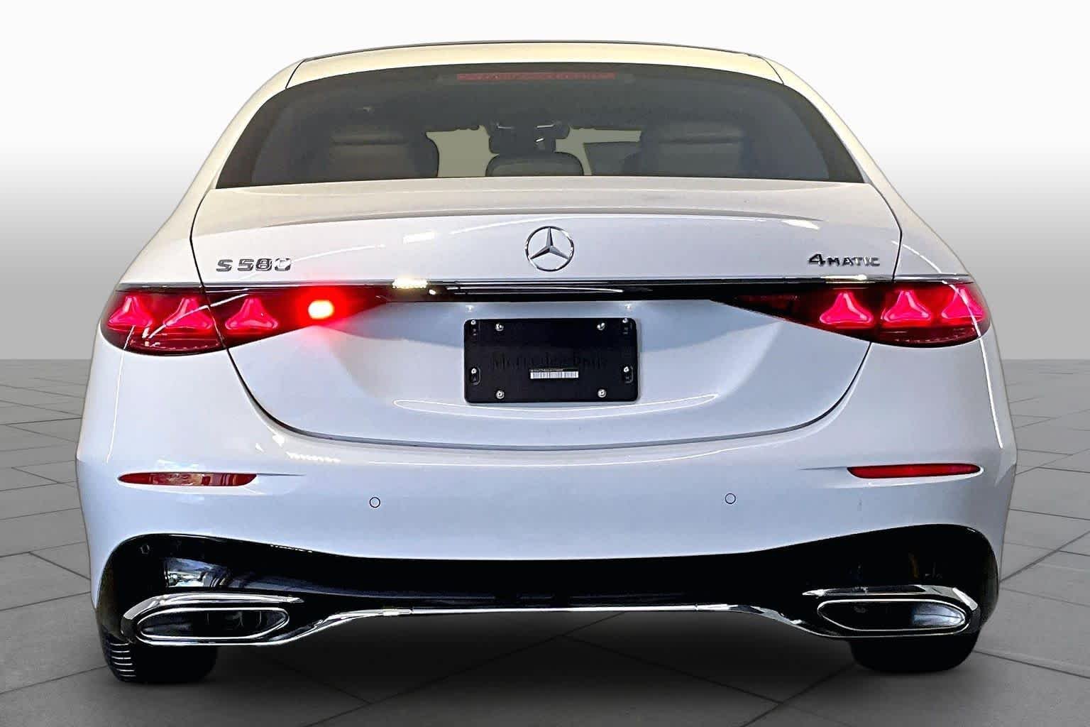 New 2027 MANUFAKTUR Moonlight White Metallic Mercedes-Benz S 580 image 4