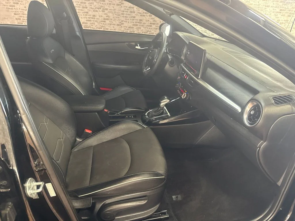 Used 2022 Black Kia GT-Line image 11