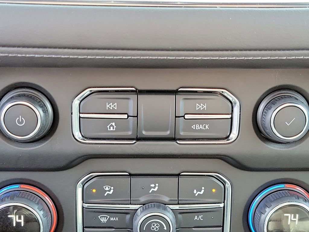 2024 Chevrolet Suburban LT - Photo 31