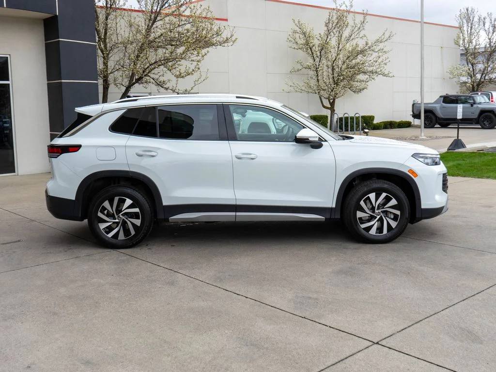 2025 Volkswagen Tiguan S - Photo 9