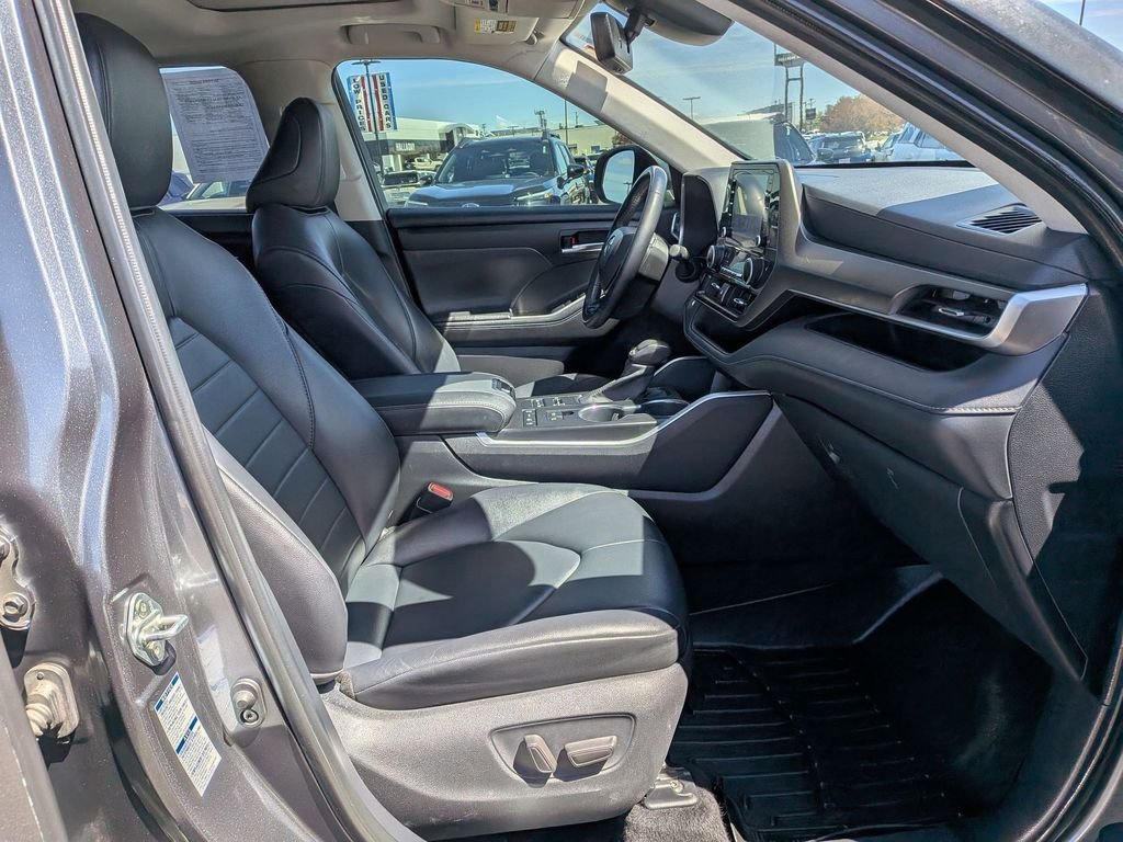 Used 2020 Magnetic Gray Metallic Toyota XLE image 22