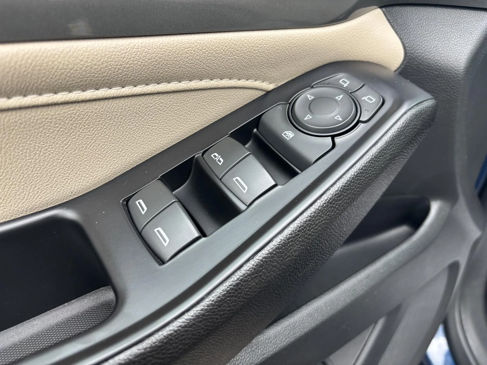 Used 2023 Northsky Blue Metallic Chevrolet LT Cloth image 15