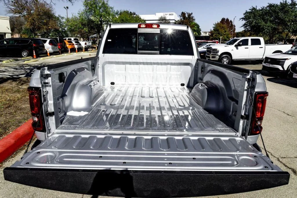 New 2026 Silver Ram Tradesman image 22