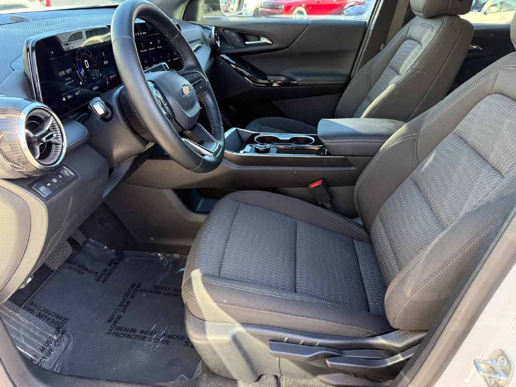 Used 2026 Summit White Chevrolet LT image 23