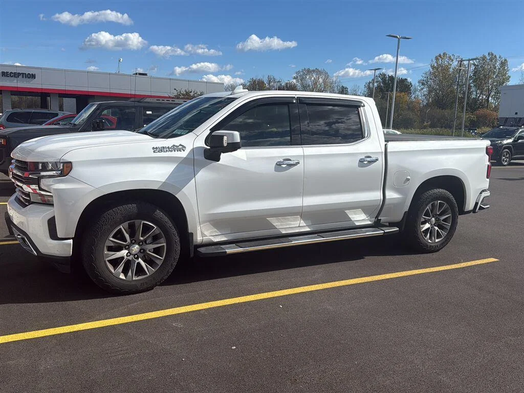 Used 2019 Iridescent Pearl Tricoat Chevrolet High Country image 3