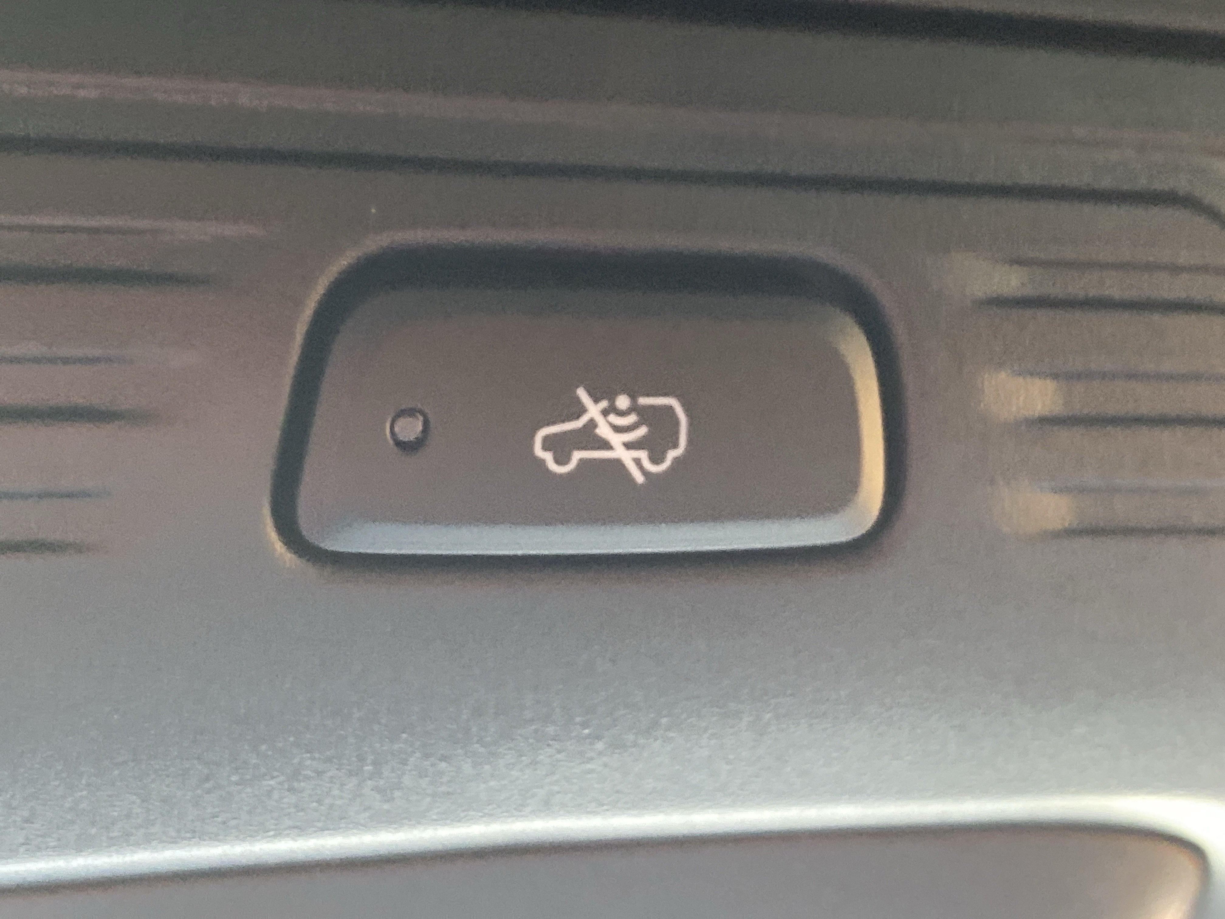 Used 2025 White Frost Tricoat GMC Denali image 31