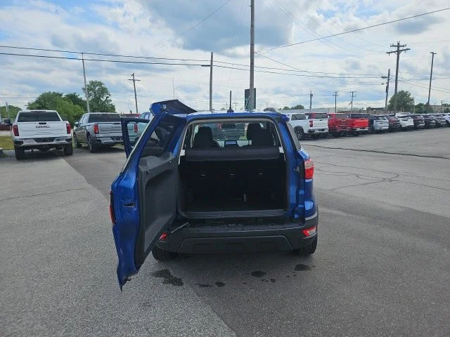 Used 2020 Blue Ford SE image 7
