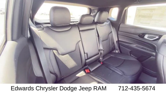 New 2026 White Jeep Latitude image 37