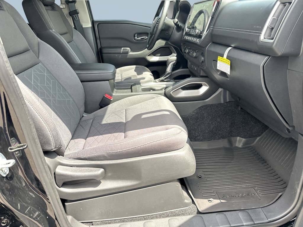 Used 2025 Super Black Nissan SV image 27