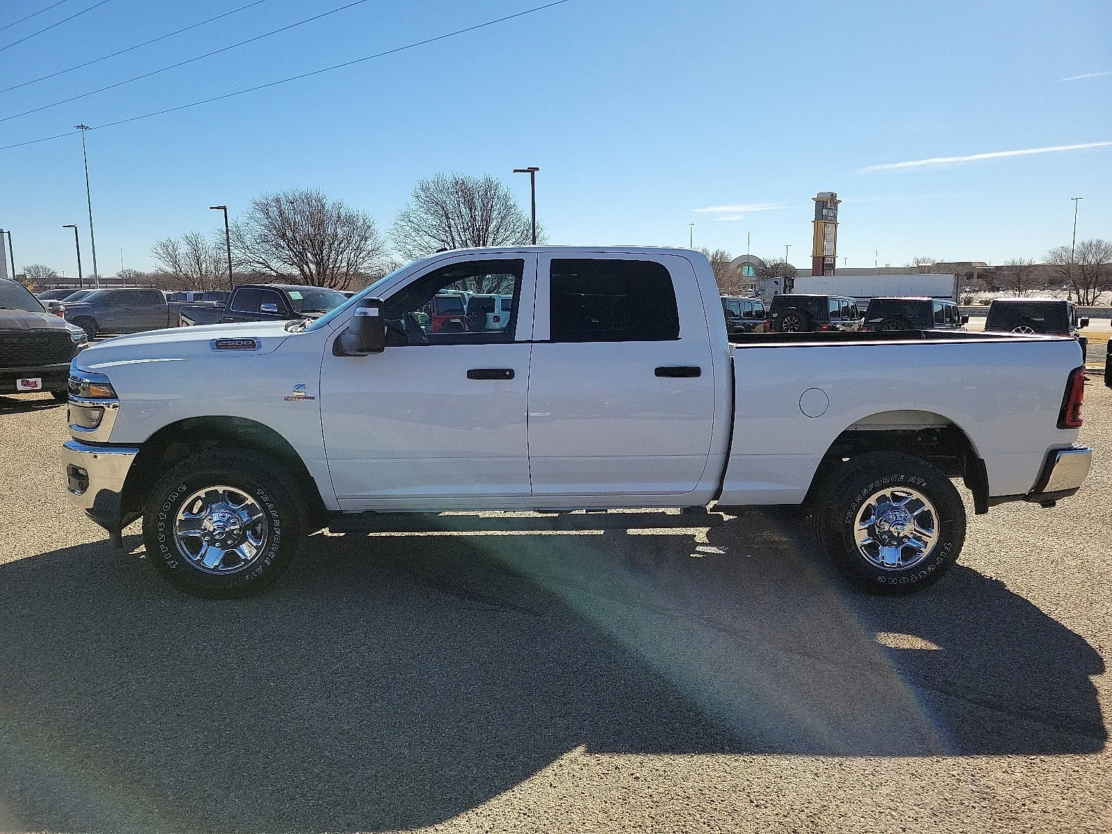 New 2026 PW7 Bright Whit Ram TRADESMAN CREW CAB 4X4 6